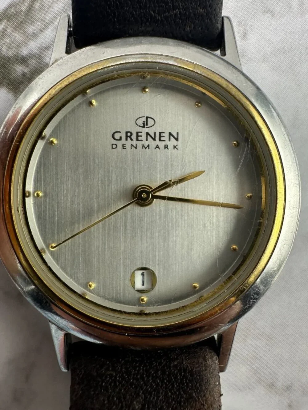 Grenen Watch Women Silver Tone Date Window Round Dial 28MM Brown Band Works 8.5